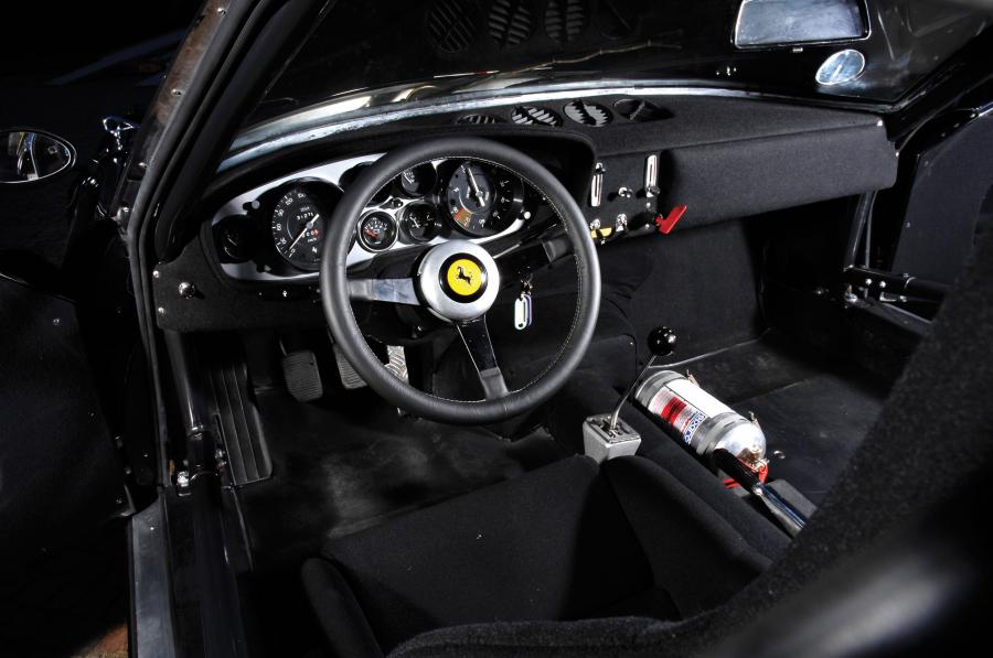  Ferrari 365 GTB/4 Daytona GR IV 1970 года  (фото 19 из 32)